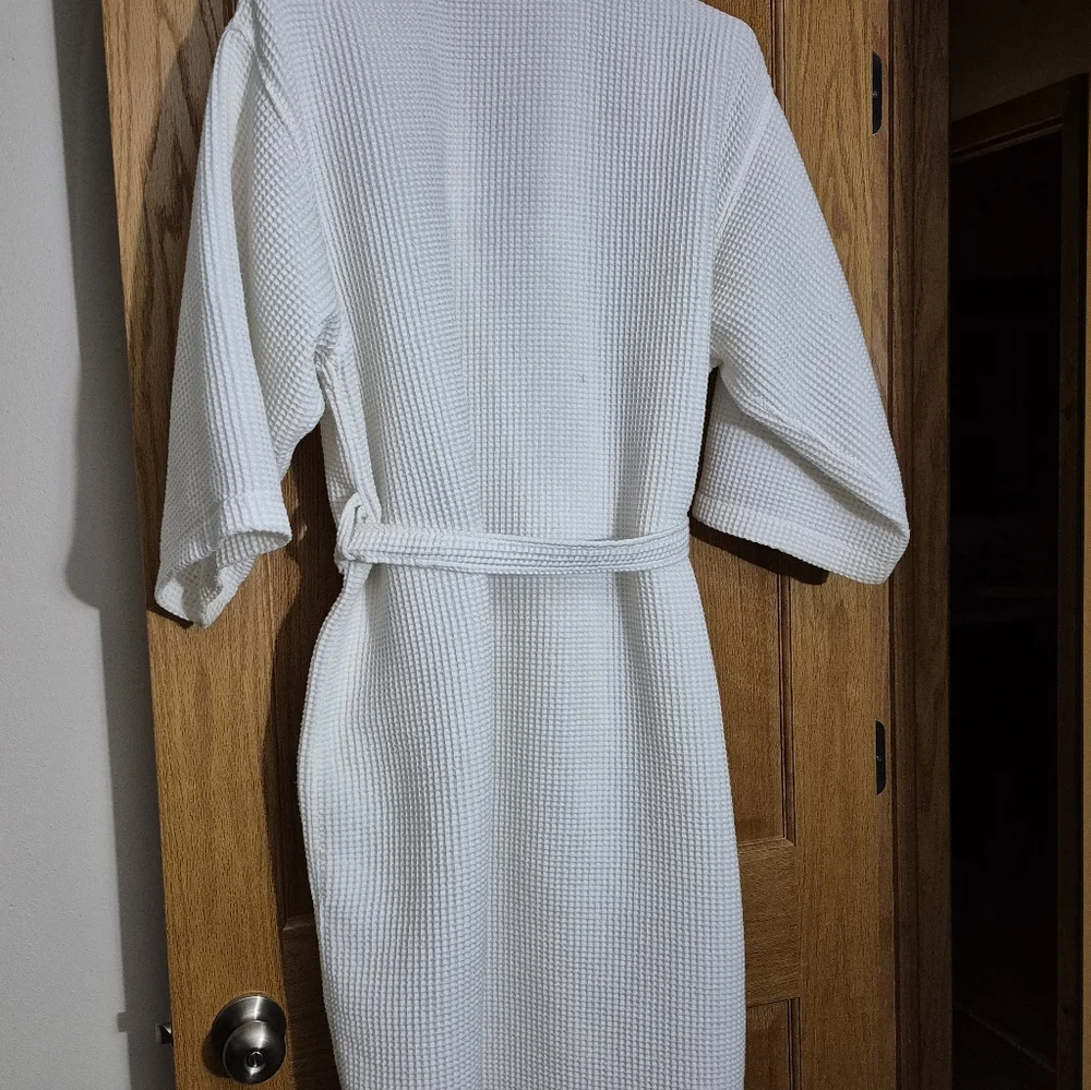 White Waffle Knit Robe - Picture 3 of 4